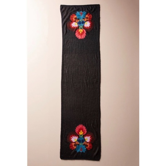 NWT Anthropologie felted bouquet scarf. - Picture 3 of 4